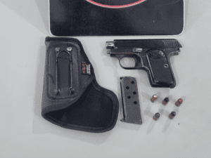 GCM de Bragança Paulista prende homem por porte ilegal de arma de fogo (Foto: Reprodução / SECOM)