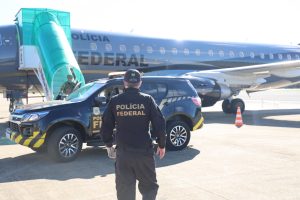 Líder de facção criminosa é preso na Bolívia e entregue a Polícia Federal (Foto: Reprodução / PF)