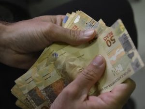 dinheiro salário mínimo marcello casal jr agência brasil