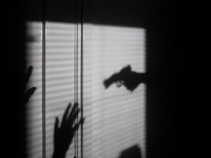 Arma Armas Arma de fogo violência Maxim Hopman Unsplash