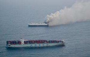 Navio é abandonado com carros elétricos (Foto: US Coast Guard (Guarda Costeria Norte Americana)