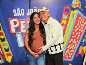 João Gomes e Ary Mirelle durante gravidez de Joaquim