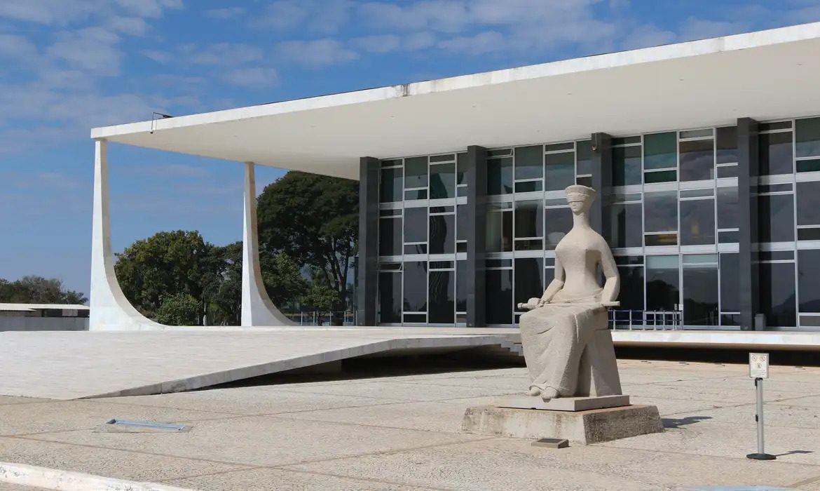 Julgamento no STF mantém prisão de Paulo Henrique Costa, ex-presidente do BRB, com votos de Mendonça e Fux.