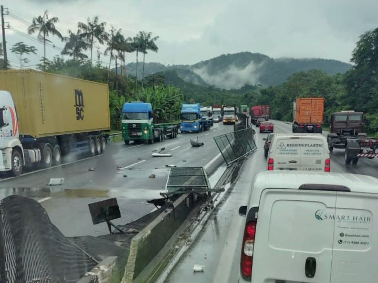 Homem morreu após ser jogado para fora do veículo.