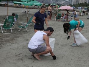 Mutirão de limpeza em Santos