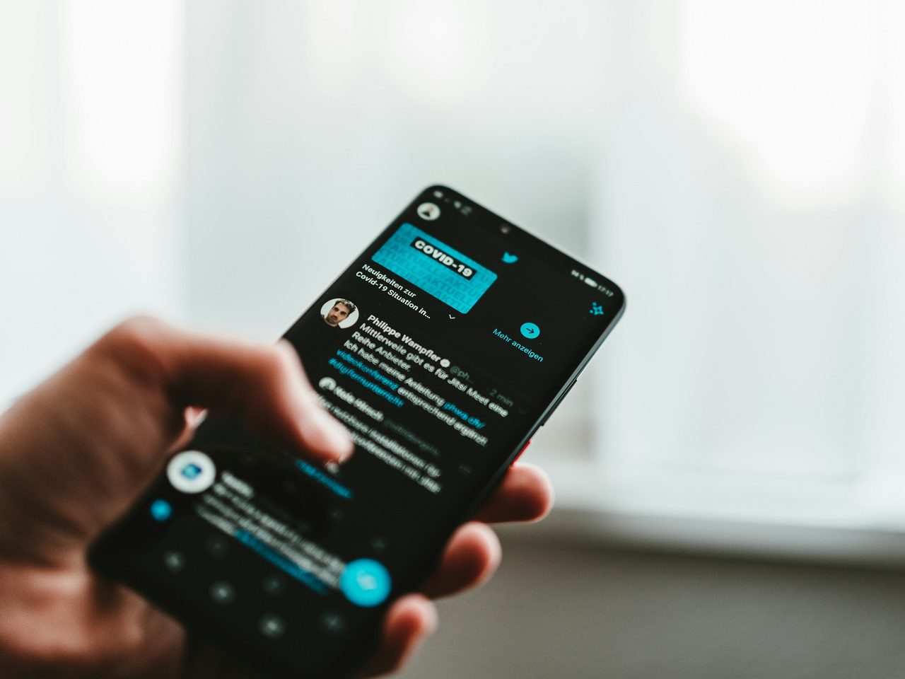 twitter x queda instabilidade claudio schwarz unsplash