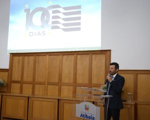 Prefeito Daniel Martini fala sobre os 100 primeiros dias de governo em Atibaia (Foto: Divulgação/SECOM)