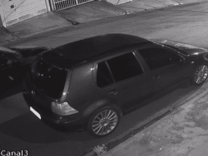 Carro é alvo de "ovada" em Bragança Paulista (Foto: Arquivo Pessoal)