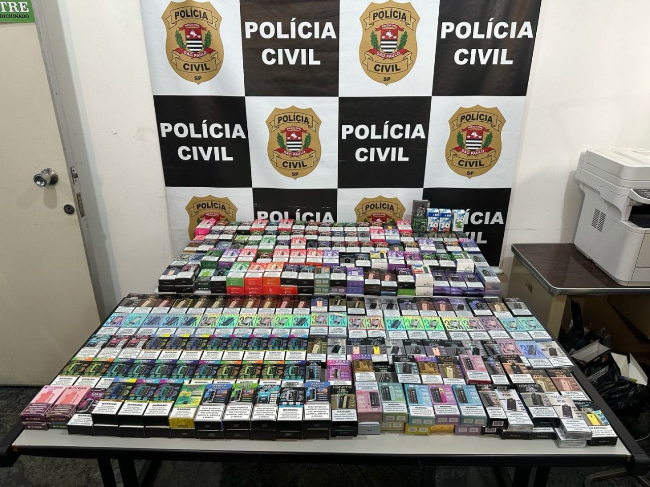 Operação da Polícia Civil contra o comércio de cigarro eletrônico (Foto: Reprodução / Polícia Civil)