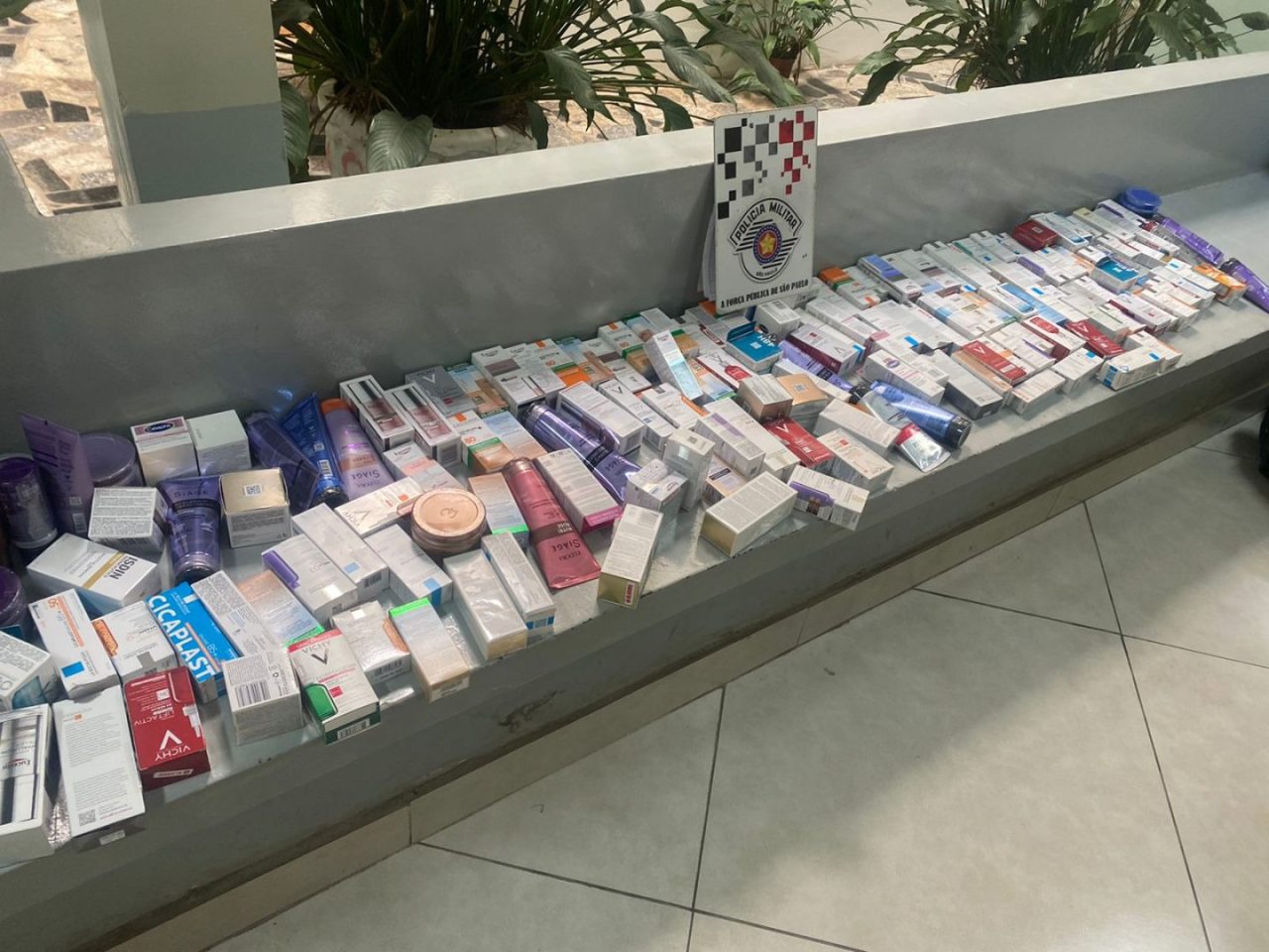 Tentativa de roubo a farmácia acaba em prisão em Amparo (Foto: Divulgação / PM)