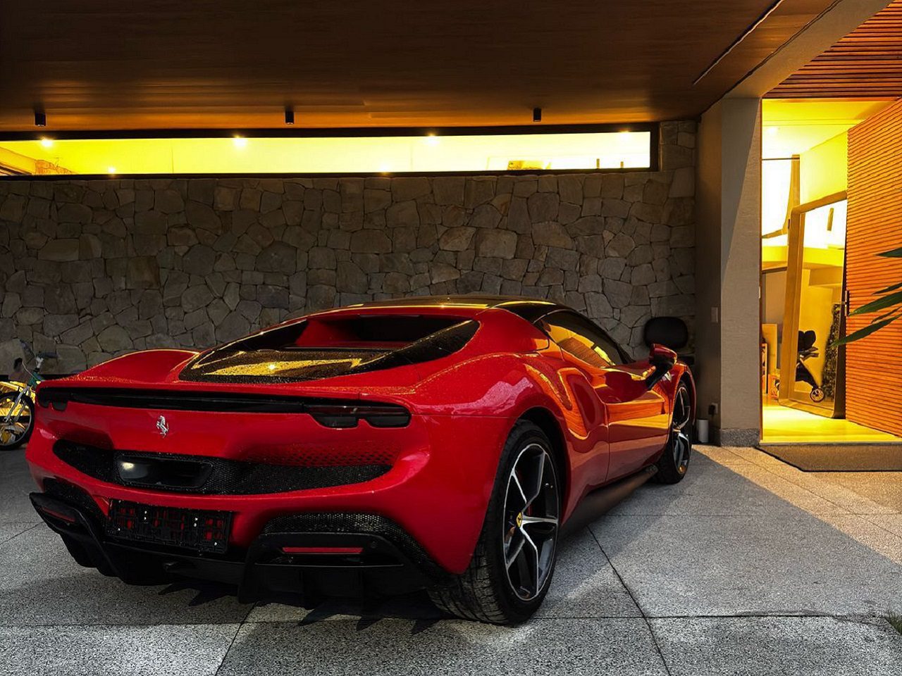 Ferrari Carro Luxo Riviera de São Lourenço