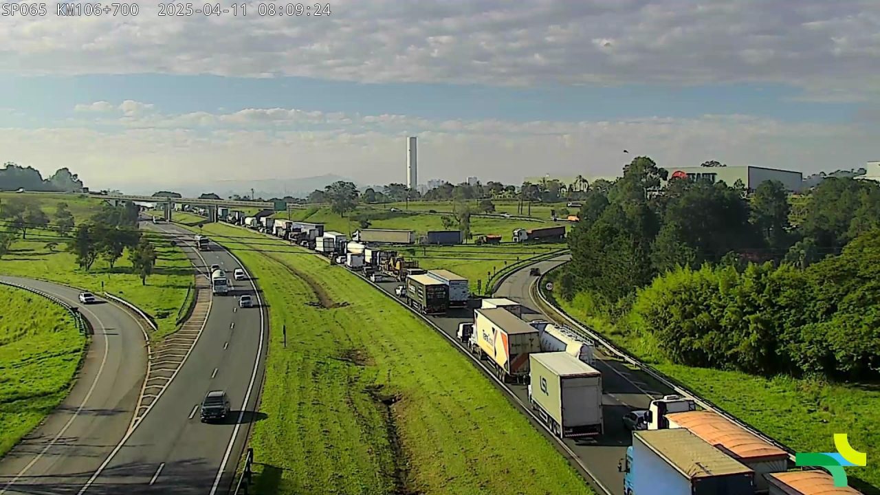 Acidente na Rodovia Dom Pedro I, sentido Itatiba (Foto: Concessionaria / Rota das Banderias)