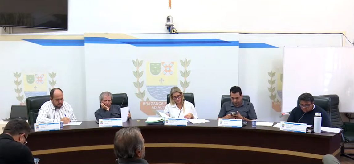 Comissão de Bragança Paulista em votação do PLC do IPTU (Foto: Redes sociais)