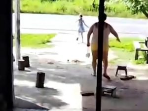 Mãe salva filha de atropelamento em Santos