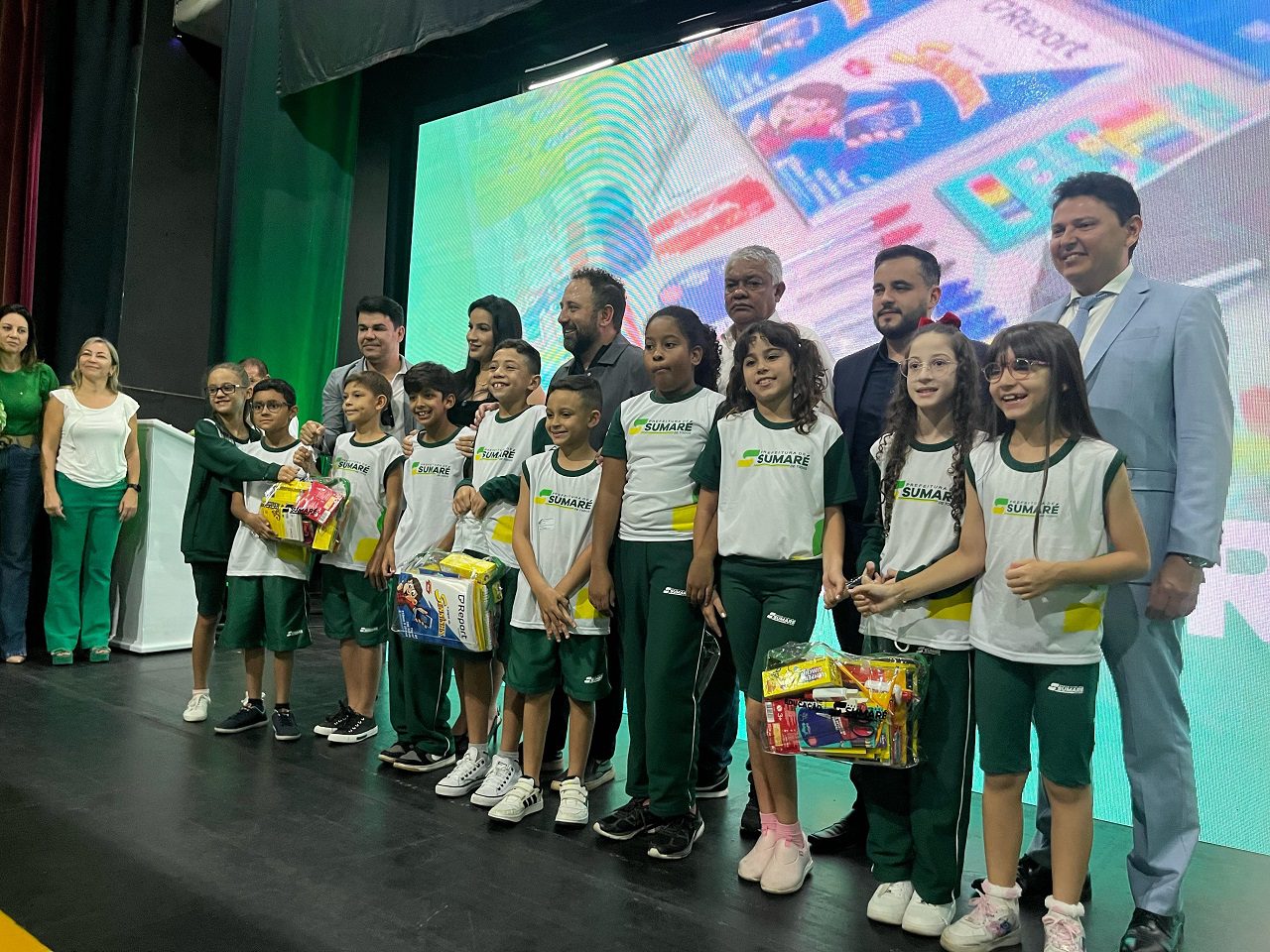 Sumaré Entrega Uniformes Prefeito Prefeitura de Sumaré