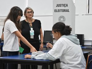 Pré-candidatos podem divulgar ideias, mas não podem pedir de votos