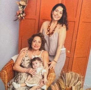 avó, mãe e neta