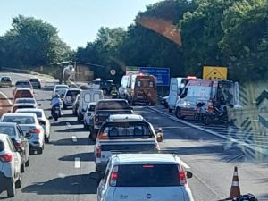 acidente entre carro e ciclistas