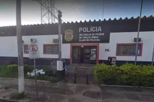 após agredir a esposa com enxada