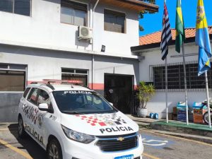 Fachada de auto center em Bragança Paulista, local de ocorrência policial envolvendo funcionários.