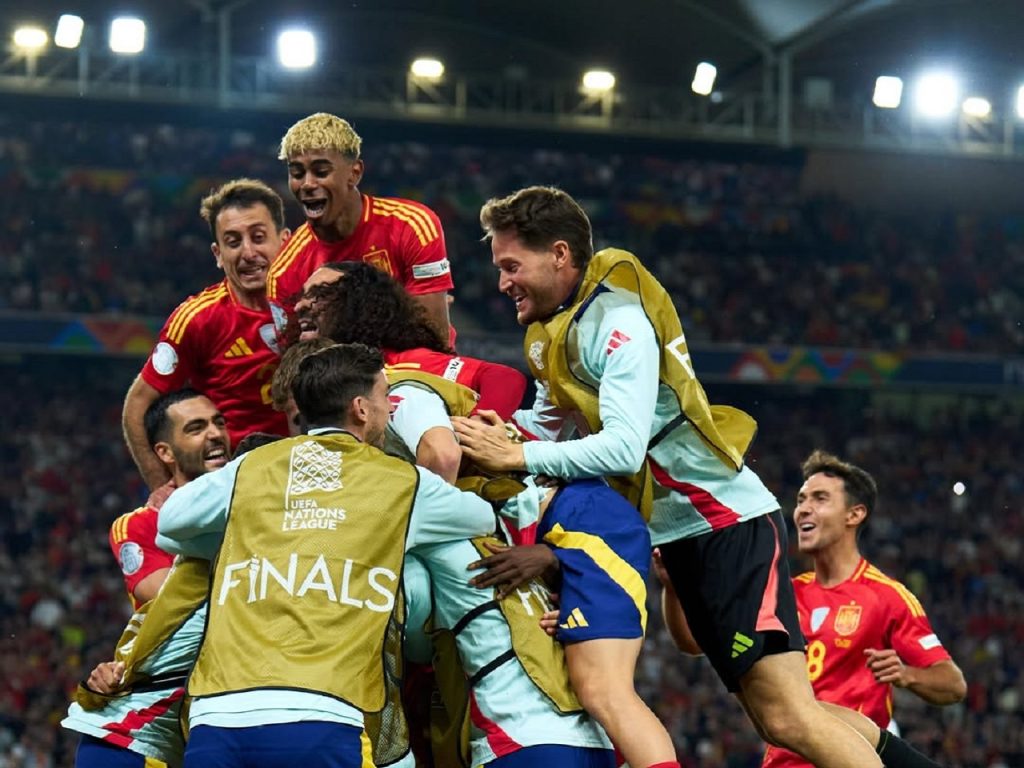 Publicação do Instagram oficial da Seleção da Espanha mostrando atletas em comemoração, destacando a base da equipe para o ciclo do Mundial.