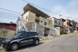 motorista de aplicativo surta e agride passageiro