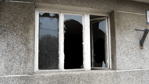homem invade casa da ex e faz ameaças