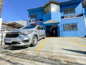 homem é preso após agredir esposa com mordidas
