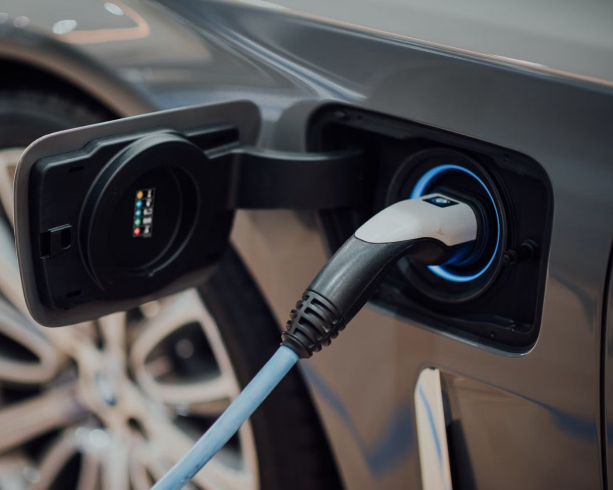 carregadores de carros elétricos. Unsplash