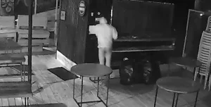 Ladrão vestindo calcinha furta bar em SP