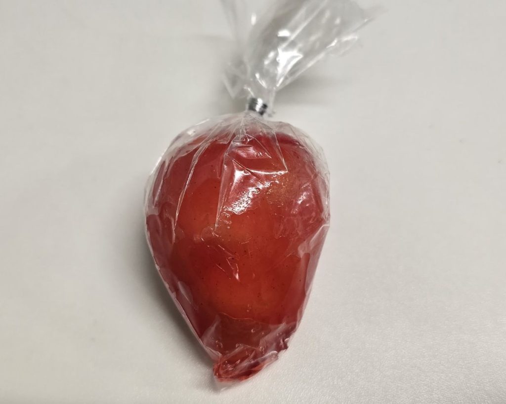 Morango do amor: dentista faz alerta para o doce do momento