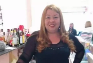 Mulher morta a facadas pelo ex-marido durante festa
