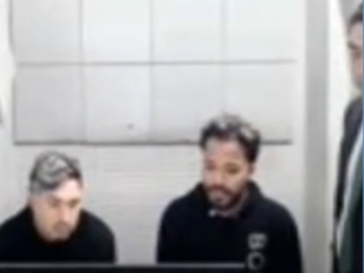 Imagens da audiência de custódia mostram Hytalo Santos e seu marido (Foto: reprodução / SBT News)
