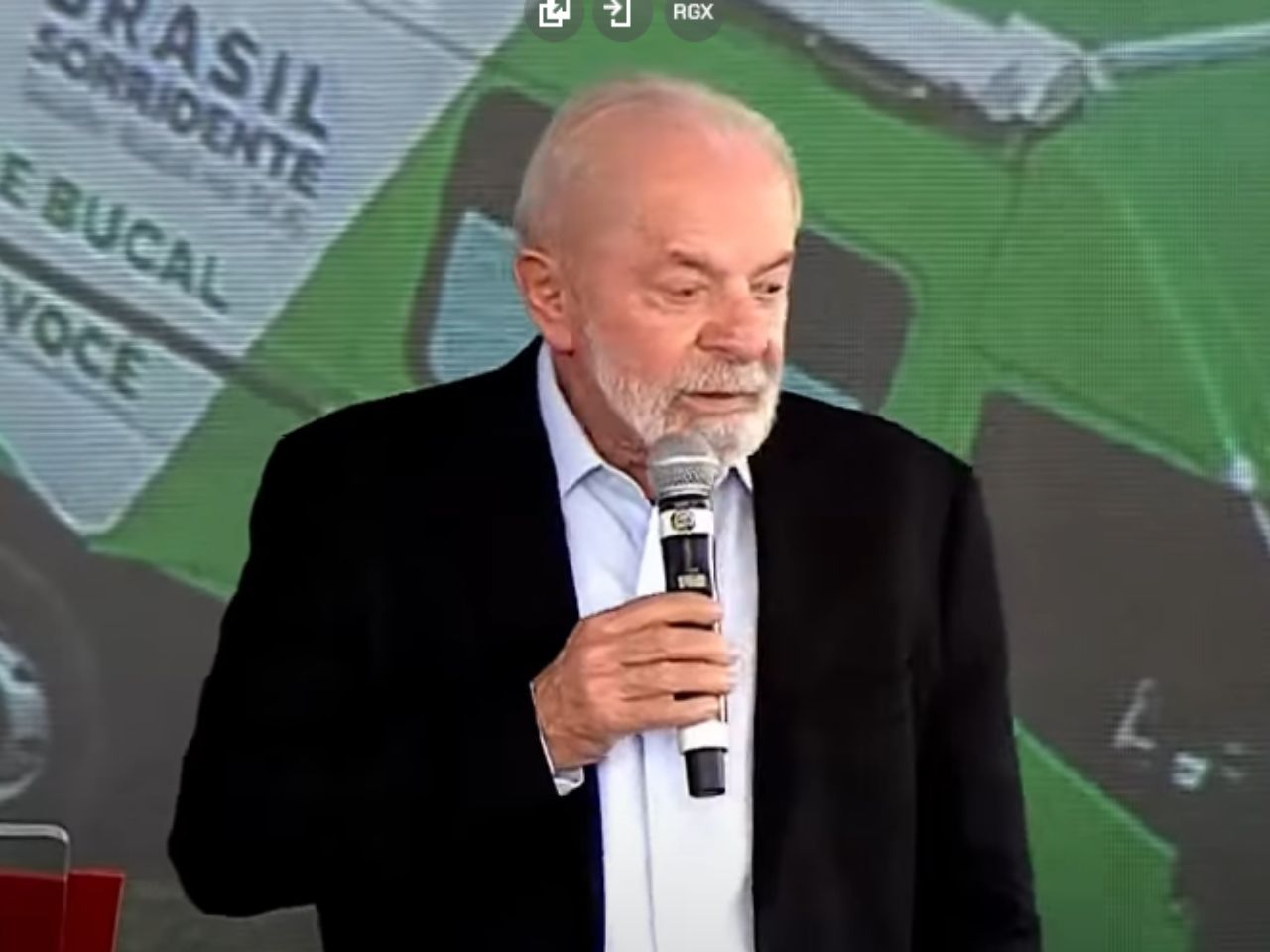 Lula reclama de foto do governo durante evento em Sorocaba "um homem sem dente e ainda negro".