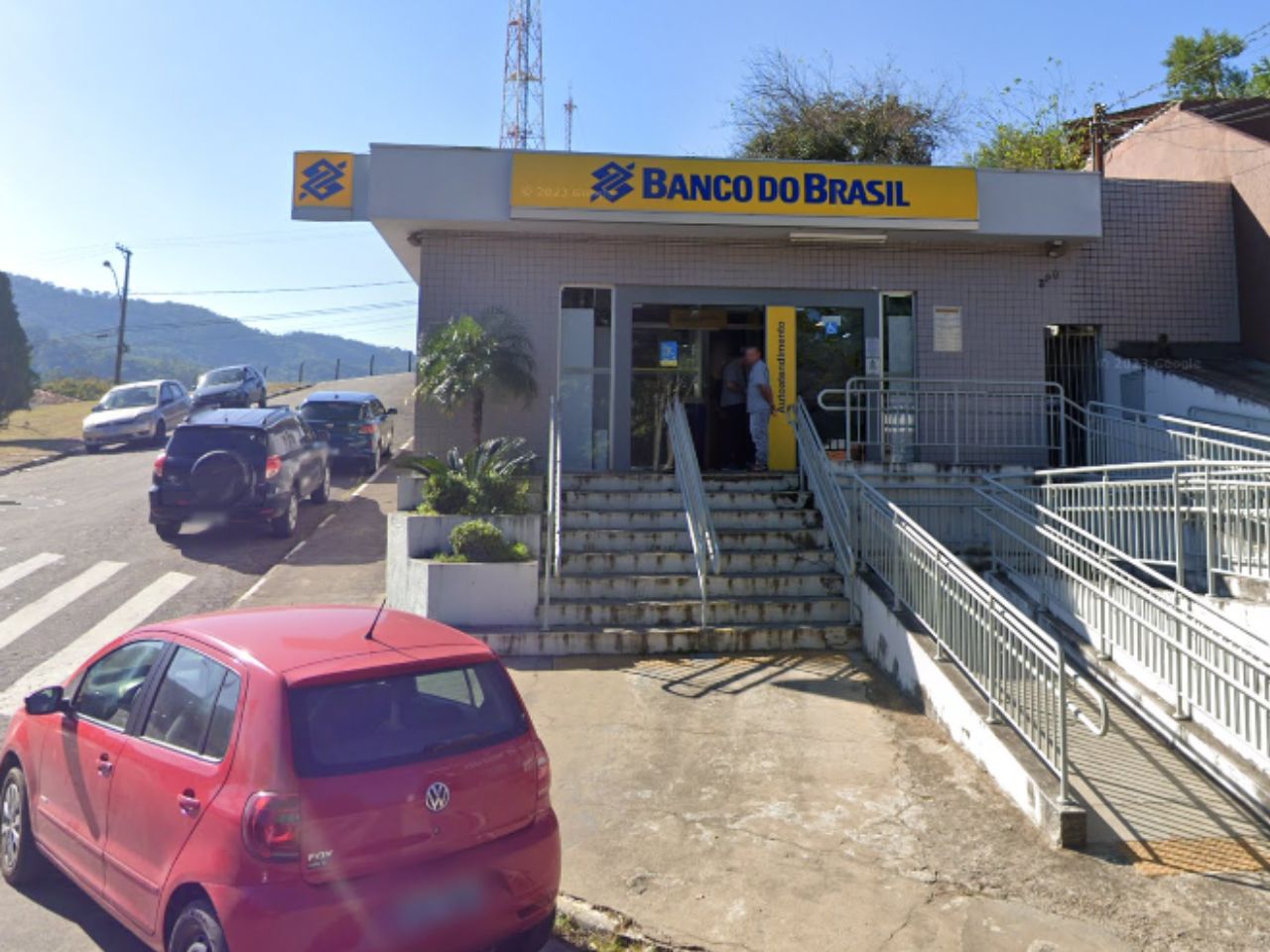 Banco é invadido em Vargem (SP); cofre com armas e equipamentos são levados (Foto: MAPS)
