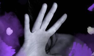 Mulher é agredida pelo esposo após não atender ligações dele no trabalho