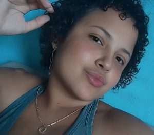 Homem mata esposa, enterra corpo no quintal e fica com a cabeça dela em casa