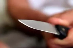 Mulher é morta a facadas na frente da filha de 2 anos em Teófilo Otoni; suspeito tentou se matar