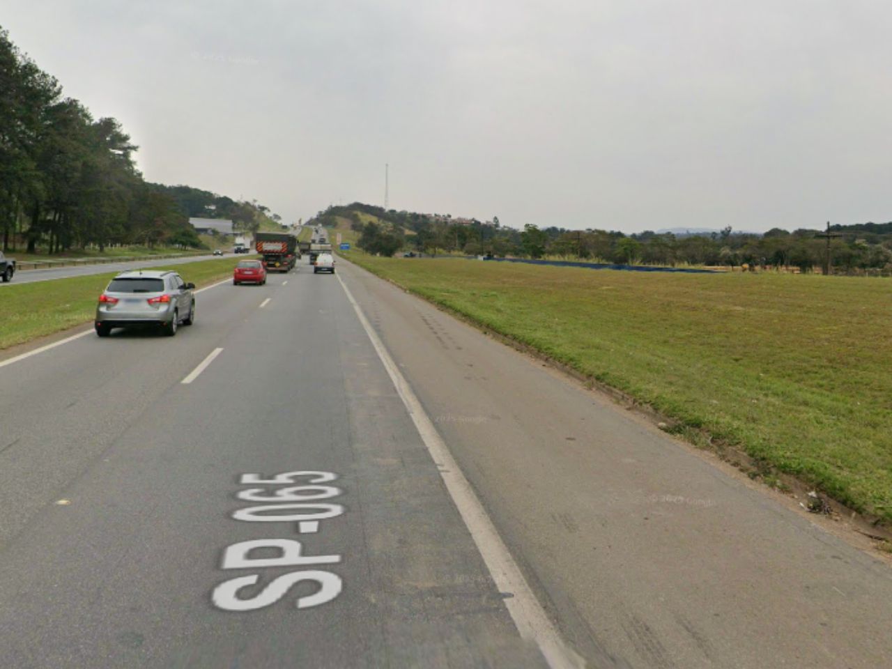 Mulher morre atropelada na Rodovia Dom Pedro I em Atibaia; caso é tratado como homicídio culposo (Foto: Google Maps)