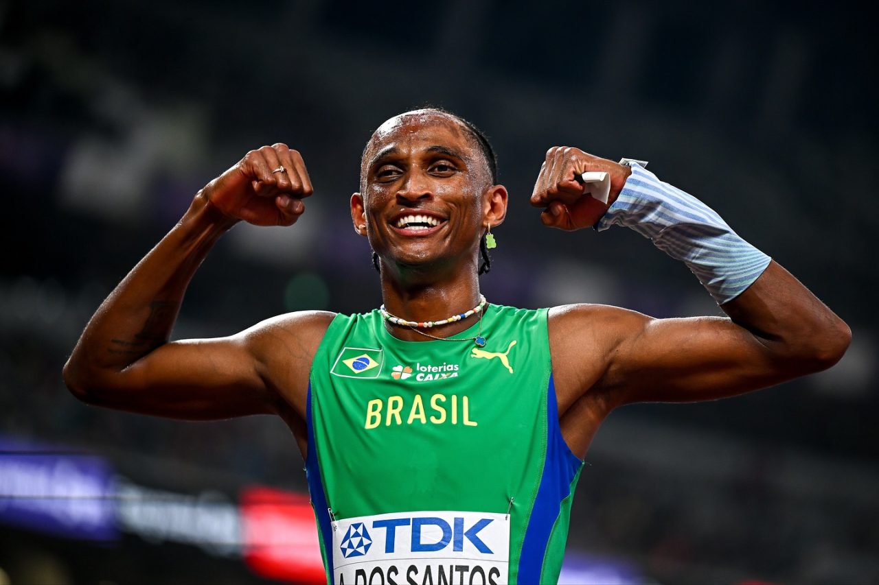 Alison dos Santos conquista medalha de prata no Mundial de Atletismo