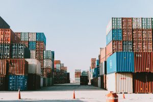 Superávit comercial do Brasil atinge US$ 6,1 bilhões em agosto, apesar de queda nas exportações para os EUA (Foto: unsplash)