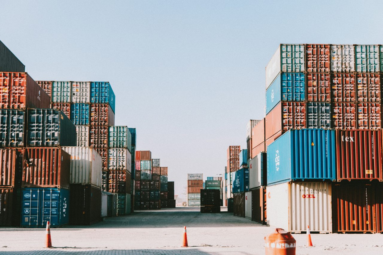 Superávit comercial do Brasil atinge US$ 6,1 bilhões em agosto, apesar de queda nas exportações para os EUA (Foto: unsplash)