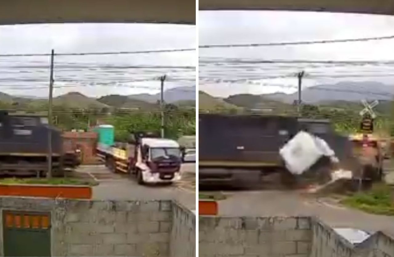 Trem atinge caminhão