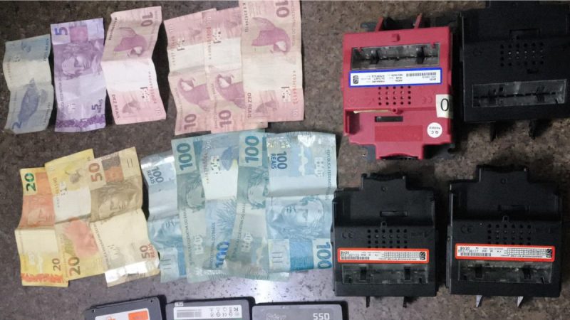 Polícia apreende quatro máquinas de caça-níqueis em bar de Atibaia