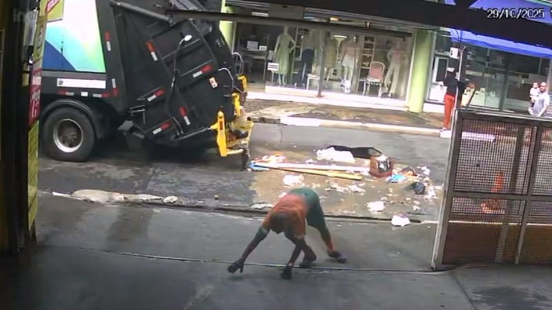 VÍDEO: gari é arremessado ao solo após cratera se abrir em Campinas
