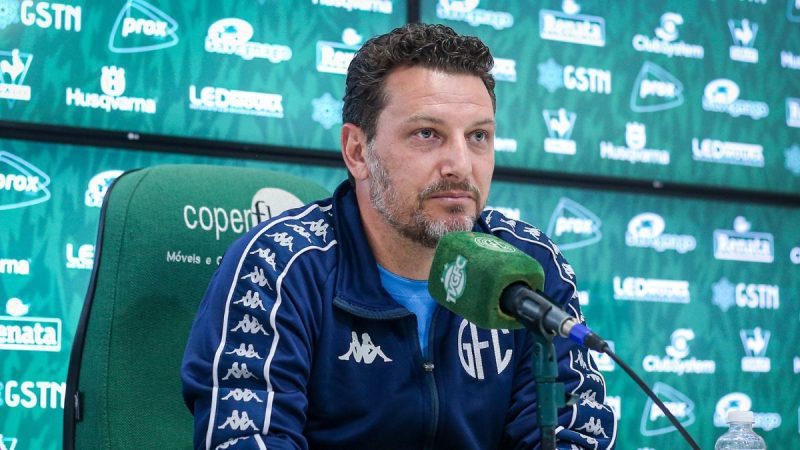 Guarani renova com Elano para a próxima temporada
