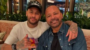 Pai de Neymar se revolta com publicação sobre possível saída do filho do Santos: "Lastimável"