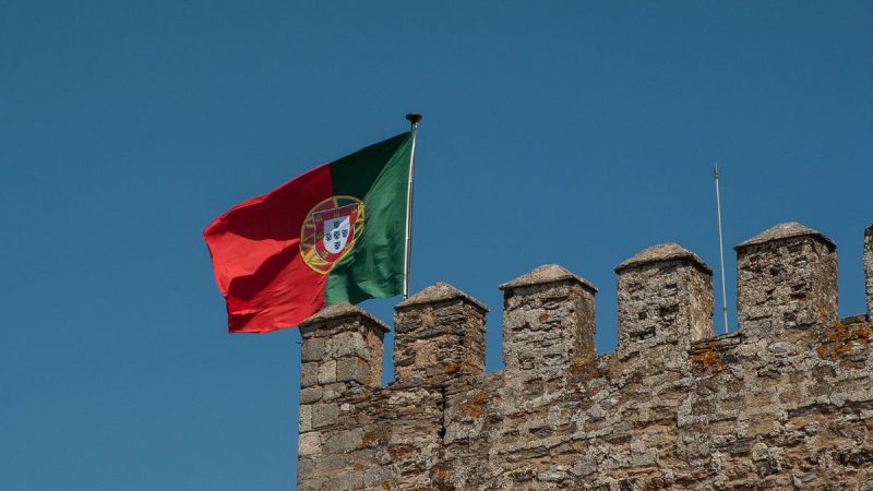 Em Terras Lusas: nacionalidade restrita