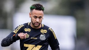 Neymar de Verde? Craque aparece com novo visual em treino do Santos