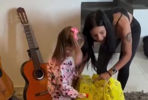 Ana Castela dá presente aos filhos de Zé Felipe. Foto: Instagram